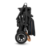 Carucior 3 in 1, Lionelo, Amber, Cadru aluminiu, Cu landou intarit si salteluta moale, Cu scoica auto testata ADAC, Reversibil, Cu accesorii, Geanta parinti, Pana la 22 kg, Albastru