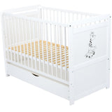 Patut din lemn bebe, Transformabil pentru junior, 120x60 cm, Cu sertar cu capac, Din lemn de pin si mdf, Stabil si rezistent, Inaltime reglabila pe 3 nivele, Laterala cu 3 bete detasabile, EN716-1 EN716-2, Alb, Babyneeds, Nadia II, Girafa + Saltea 12 cm