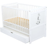 Patut din lemn bebe, Transformabil pentru junior, 120x60 cm, Cu sertar cu capac, Din lemn de pin si mdf, Stabil si rezistent, Inaltime reglabila pe 3 nivele, Laterala cu 3 bete detasabile, EN716-1 EN716-2, Alb, Babyneeds, Nadia II, Girafa + Saltea 12 cm