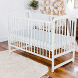 Patut din lemn bebe, 120x60 cm, Din lemn de pin, Stabil si rezistent, Inaltime saltea reglabila pe 3 nivele, Laterala cu 3 bete detasabile, EN716-1, EN716-2, Alb, Babyneeds, Ola