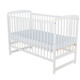 Patut din lemn bebe, 120X60 cm, Din lemn de pin, Stabil si rezistent, Inaltime saltea reglabila pe 3 nivele, Laterala cu 3 bete detasabile, EN716-1, EN716-2, Alb, Babyneeds, Ola + Saltea 8 cm
