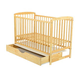 Patut din lemn bebe, 120x60 cm, Cu sertar cu capac, Din lemn de pin si mdf, Stabil si rezistent, Inaltime saltea reglabila pe 3 nivele, Laterala cu 3 bete detasabile, EN716-1, EN716-2, Natur, Babyneeds, Ola + Saltea 12 cm