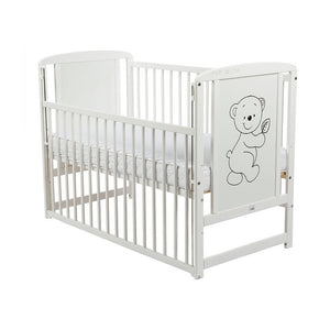 Patut din lemn bebe, 120x60 cm, Cu laterala culisanta, Din lemn de pin si mdf, Stabil si rezistent, Inaltime saltea reglabila pe 3 nivele, Laterala cu 3 bete detasabile, EN716-1, EN716-2, Alb, Babyneeds, Timmi