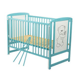 Patut din lemn bebe, 120x60 cm, Cu laterala culisanta, Din lemn de pin si mdf, Stabil si rezistent, Inaltime saltea reglabila pe 3 nivele, Laterala cu 3 bete detasabile, EN716-1, EN716-2, Mint, Babyneeds, Timmi + Saltea 8 cm