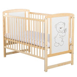 Patut din lemn bebe, 120x60 cm, Cu laterala culisanta, Din lemn de pin si mdf, Stabil si rezistent, Inaltime saltea reglabila pe 3 nivele, Laterala cu 3 bete detasabile, EN716-1, EN716-2, Natur, Babyneeds, Timmi + Saltea 12 cm