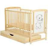 Patut din lemn bebe, 120x60 cm, Cu sertar cu capac, Din lemn de pin si mdf, Stabil si rezistent, Inaltime saltea reglabila pe 3 nivele, Laterala cu 3 bete detasabile, EN716-1, EN716-2, Natur, Babyneeds, Timmi + Saltea 12 cm