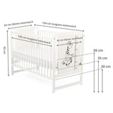 Patut din lemn bebe, 120x60 cm, Din lemn de pin si mdf, Stabil si rezistent, Inaltime saltea reglabila pe 3 nivele, Laterala cu 3 bete detasabile, EN716-1, EN716-2, Alb, Babyneeds, Timmi Girafa + Saltea 8 cm