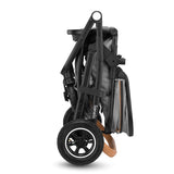 Carucior 3 in 1 Lionelo Amber, Cadru din aluminiu, Landou confortabil, Scaun auto testat ADAC, Accesorii incluse, Geanta parinti, pana la 22 kg, Certificat EN1888, Gri Deschis
