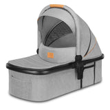Carucior 3 in 1 Lionelo Amber, Cadru din aluminiu, Landou confortabil, Scaun auto testat ADAC, Accesorii incluse, Geanta parinti, pana la 22 kg, Certificat EN1888, Gri Deschis