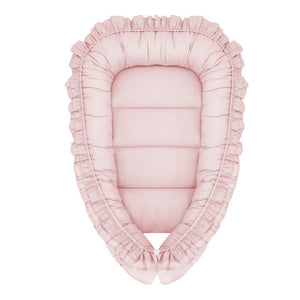 Cosulet bebelus, MimiNu, Pentru dormit, Baby Nest 55 x 75 cm, Cu Volanase, Husa 100% bumbac, Din bumbac certificat Oeko Tex Standard 100, Colectia Royal, Powder Pink