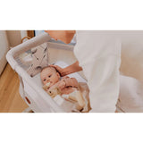 Patut co-sleeper, Lionelo, Aurora, 3 in 1, Cu leganare si setare unghiulara, Include saltea cu densitate T25 si geanta transport, Reglabil in 5 pozitii, Pana la 9 kg, 0 luni+, 85x60x66 cm, Certificari EN 1130:2019+AC:2020, EN 16890:2, Bej