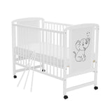Patut din lemn bebe, 120x60 cm, Din lemn de pin si mdf, Stabil si rezistent, Inaltime saltea reglabila pe 3 nivele, Laterala cu 3 bete detasabile, EN716-1, EN716-2, Alb, Qmini, Timmi Elephant + Saltea 8 cm