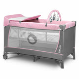 Patut pliant, Lionelo, Flower, Cu doua nivele, Cu arcada, Geanta transport, Masuta de infasat, Bara cu jucarii, Fereastra laterala, 120x60 cm, Conform cu standardele europeane de securitate EN 716 si EN12221, Roz, Resigilat