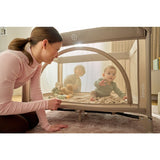 Patut pliant, Lionelo, Laura, 102 x 74 cm, Cu doua nivele, Functie de tarc, Cu roti, Include salteluta si geanta de transport, Pereti din plasa, Deschidere laterala, Pana la 15 kg, 0 luni +, Negru