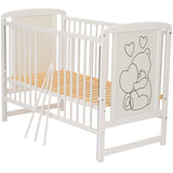 Patut din lemn, 120x60 cm, Cu laterala culisanta, Din lemn de pin si mdf, Stabil si rezistent, Inaltime saltea reglabila pe 3 nivele, Laterala cu 3 bete detasabile, EN716-1, EN716-2, Alb, Qmini, Timmi Heart + Saltea 12 cm