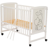 Patut din lemn bebe, 120x60 cm, Din lemn de pin si mdf, Stabil si rezistent, Inaltime saltea reglabila pe 3 nivele, Laterala cu 3 bete detasabile, EN716-1, EN716-2, Alb, Qmini, Timmi Heart