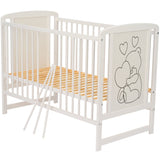 Patut din lemn, 120x60 cm, Din lemn de pin si mdf, Stabil si rezistent, Inaltime saltea reglabila pe 3 nivele, Laterala cu 3 bete detasabile, EN716-1, EN716-2, Alb, Qmini, Timmi Heart + Saltea 12 cm