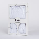 Set pentru bebe, New Baby, I AM, 7 piese, Cu botosei, jacheta maneca lunga, caciulita, body cu maneca lunga, pantalonasi si salopeta cu botosei si manusi, 100% bumbac, Marime 56, 0-3 luni, White